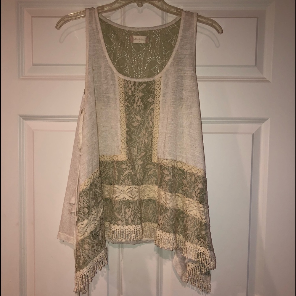 Flowy tank